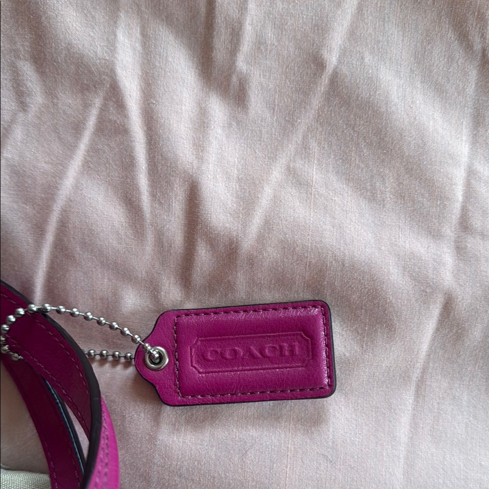 Coach Pink and Tan Shoulder Bag with Stylish Design - Picture 5 of 7